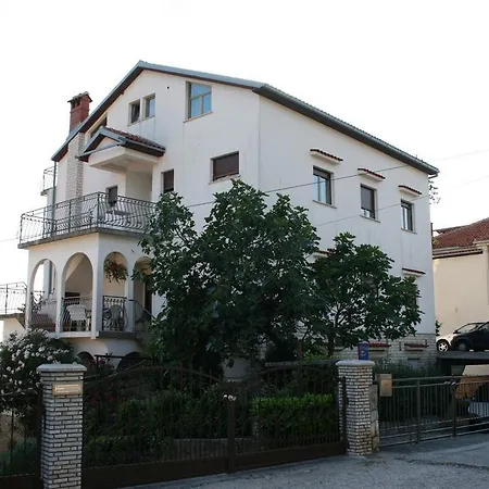 Apartment 5555a